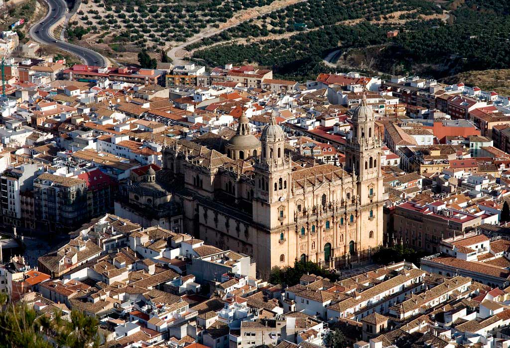 Aguas_Arbuniel_Turismo_Entorno_Jaen_catedral
